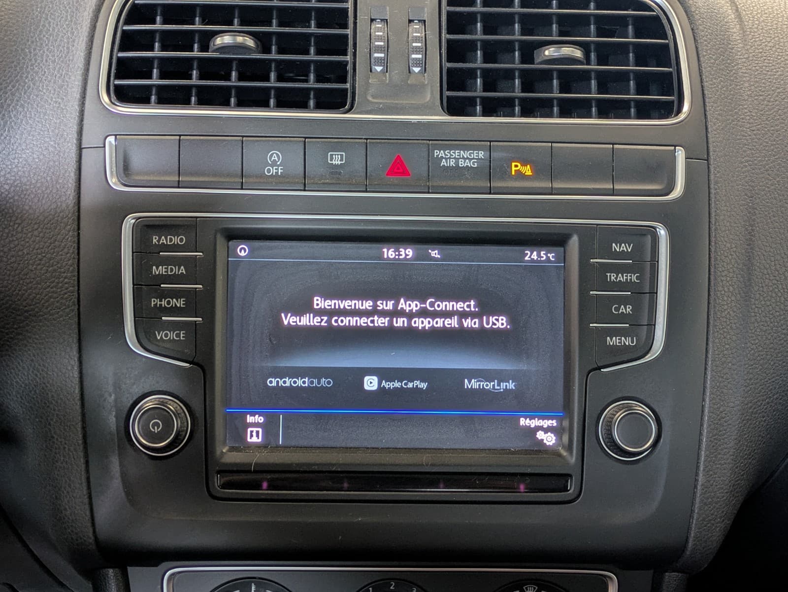 VOLKSWAGEN POLO 1.2 TSI 90cv BMT Confortline / 5 Portes / GPS / CarPlay — photo 12