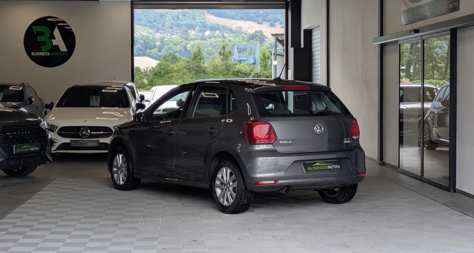 VOLKSWAGEN POLO 1.2 TSI 90cv BMT Confortline / 5 Portes / GPS / CarPlay — photo 10