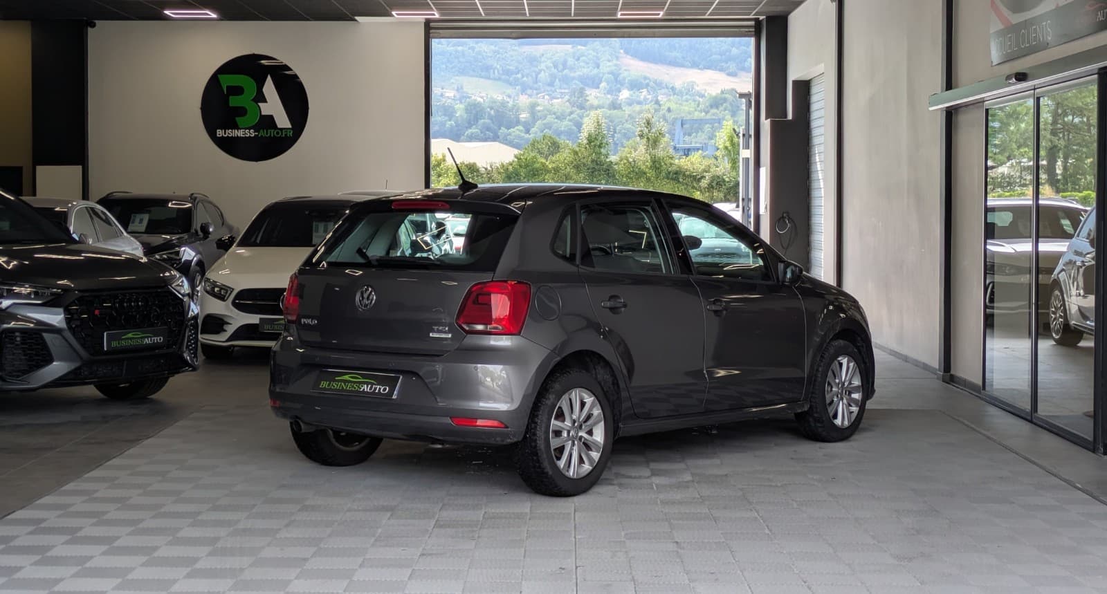 VOLKSWAGEN POLO 1.2 TSI 90cv BMT Confortline / 5 Portes / GPS / CarPlay — photo 9