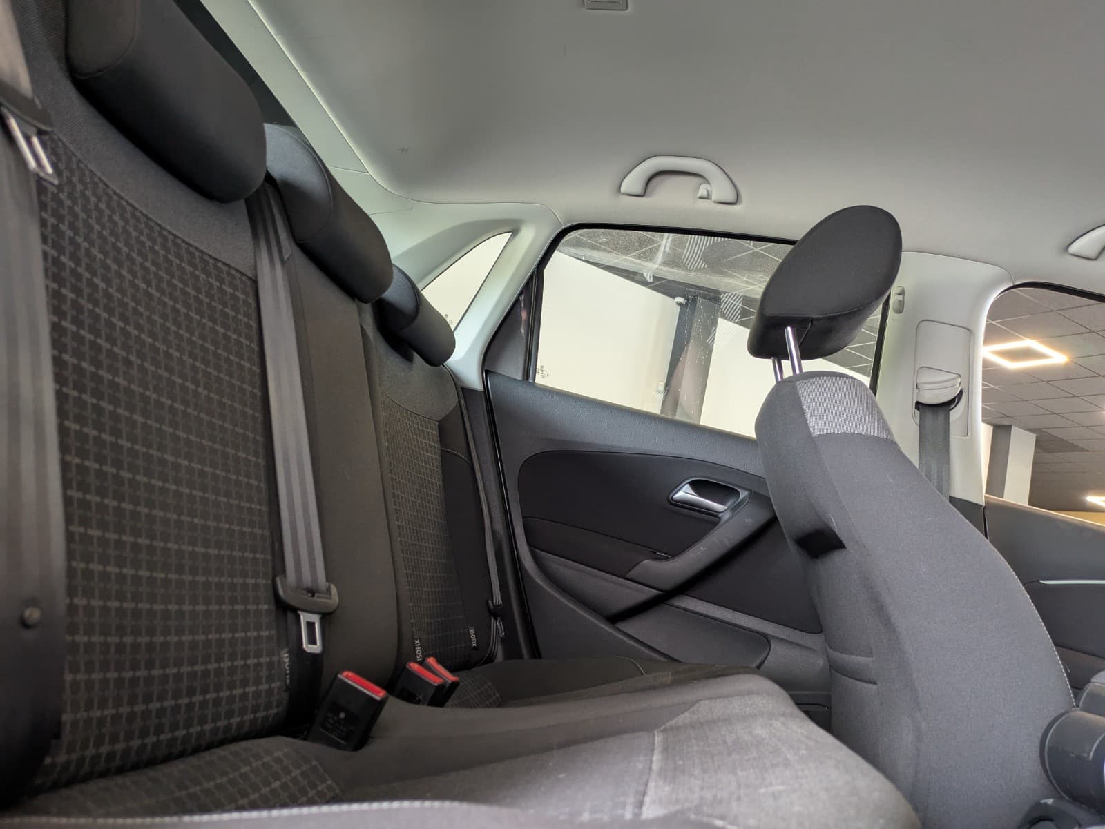 VOLKSWAGEN POLO 1.2 TSI 90cv BMT Confortline / 5 Portes / GPS / CarPlay — photo 4