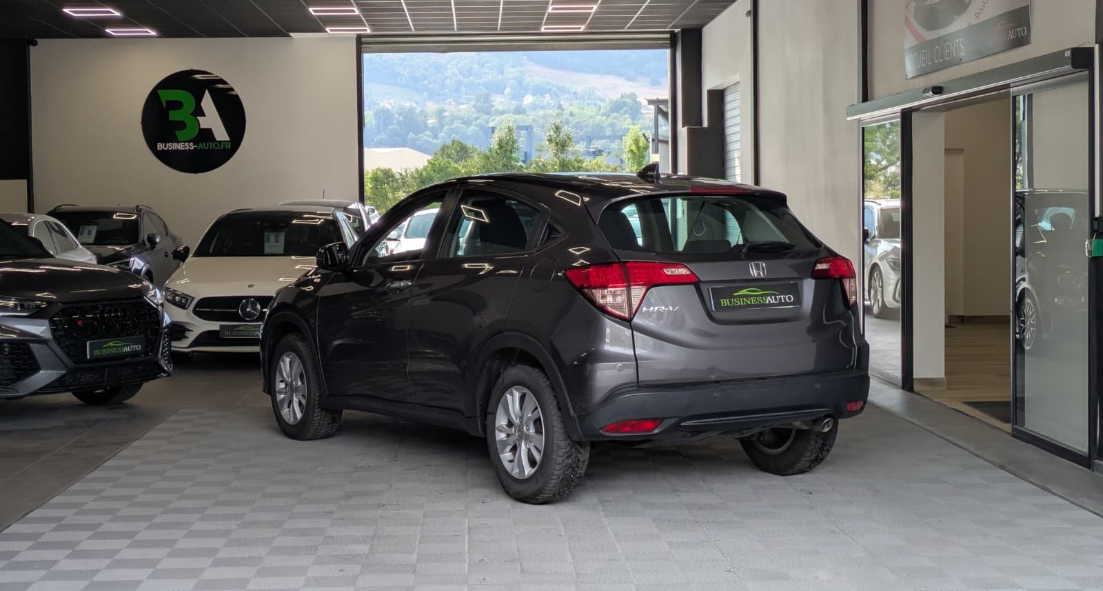 HONDA HR-V 1.6 i-DTEC 120cv Exclusive Navi / Sièges Chauffants / Ecran Tactile / Bluetooth — photo 8