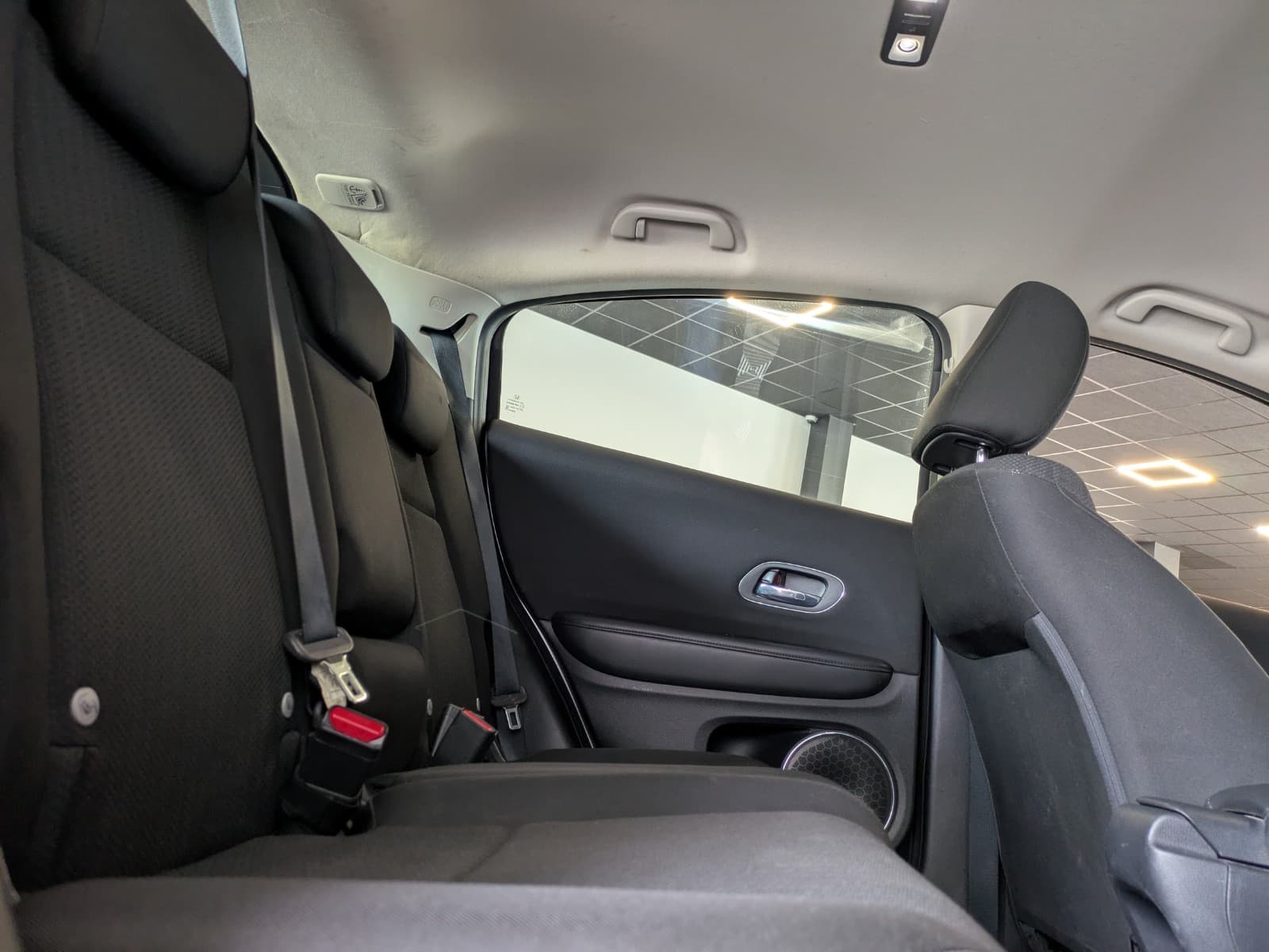 HONDA HR-V 1.6 i-DTEC 120cv Exclusive Navi / Sièges Chauffants / Ecran Tactile / Bluetooth — photo 6