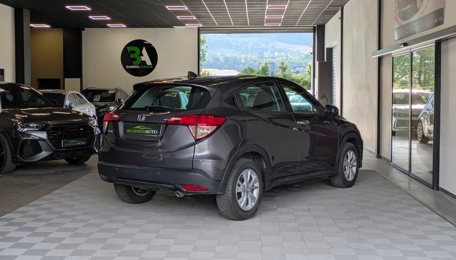 HONDA HR-V 1.6 i-DTEC 120cv Exclusive Navi / Sièges Chauffants / Ecran Tactile / Bluetooth — photo 9