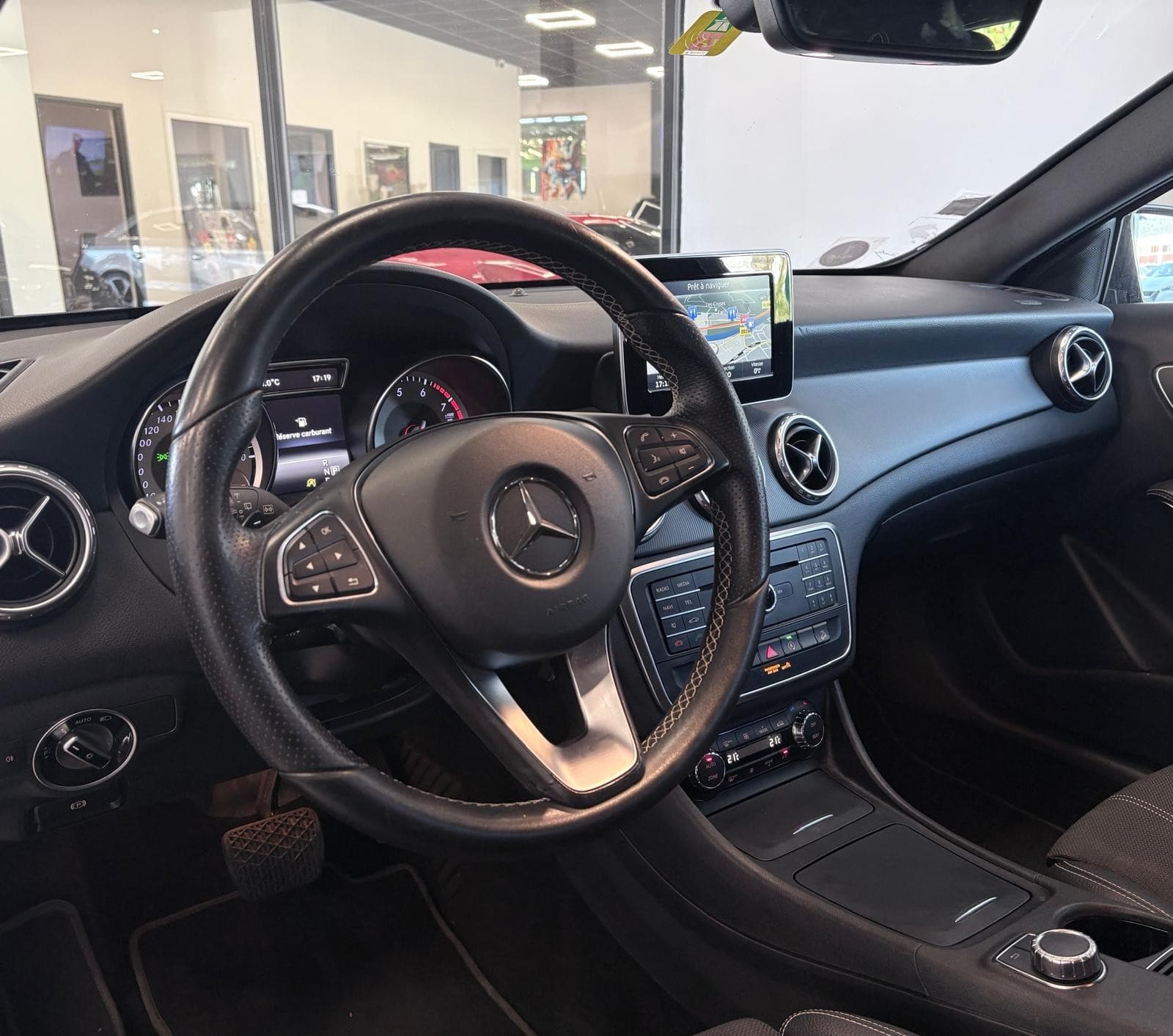MERCEDES CLASSE GLA 250 4-Matic 211cv Sensation 7-G DCT / Camera / GPS / Crit'Air 1 — photo 6