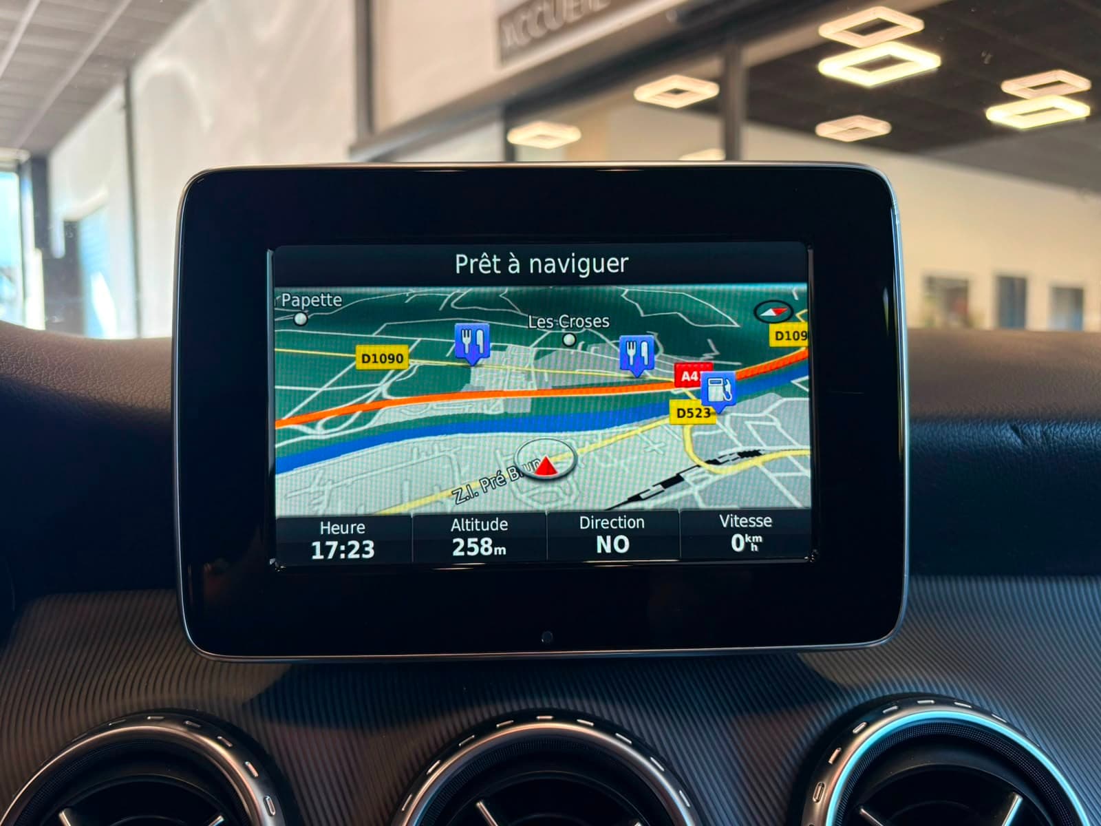MERCEDES CLASSE GLA 250 4-Matic 211cv Sensation 7-G DCT / Camera / GPS / Crit'Air 1 — photo 8