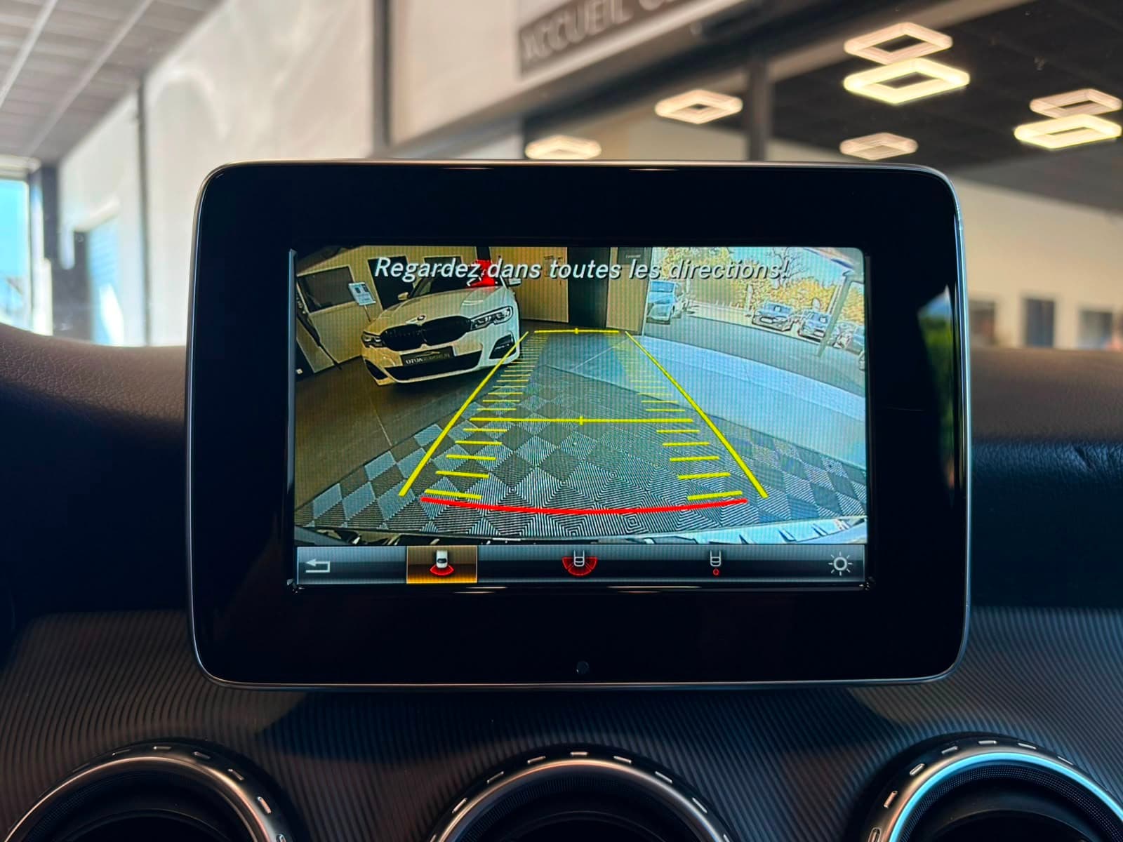 MERCEDES CLASSE GLA 250 4-Matic 211cv Sensation 7-G DCT / Camera / GPS / Crit'Air 1 — photo 9