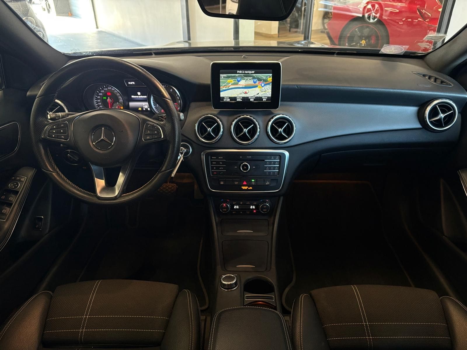 MERCEDES CLASSE GLA 250 4-Matic 211cv Sensation 7-G DCT / Camera / GPS / Crit'Air 1 — photo 3