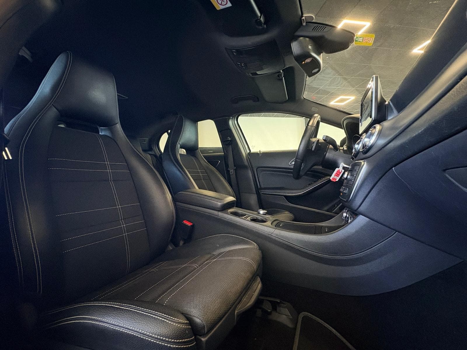 MERCEDES CLASSE GLA 250 4-Matic 211cv Sensation 7-G DCT / Camera / GPS / Crit'Air 1 — photo 4