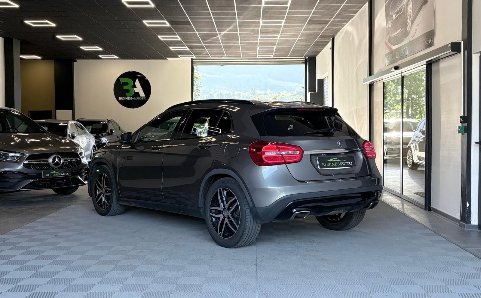 MERCEDES CLASSE GLA 250 4-Matic 211cv Sensation 7-G DCT / Camera / GPS / Crit'Air 1 — photo 10