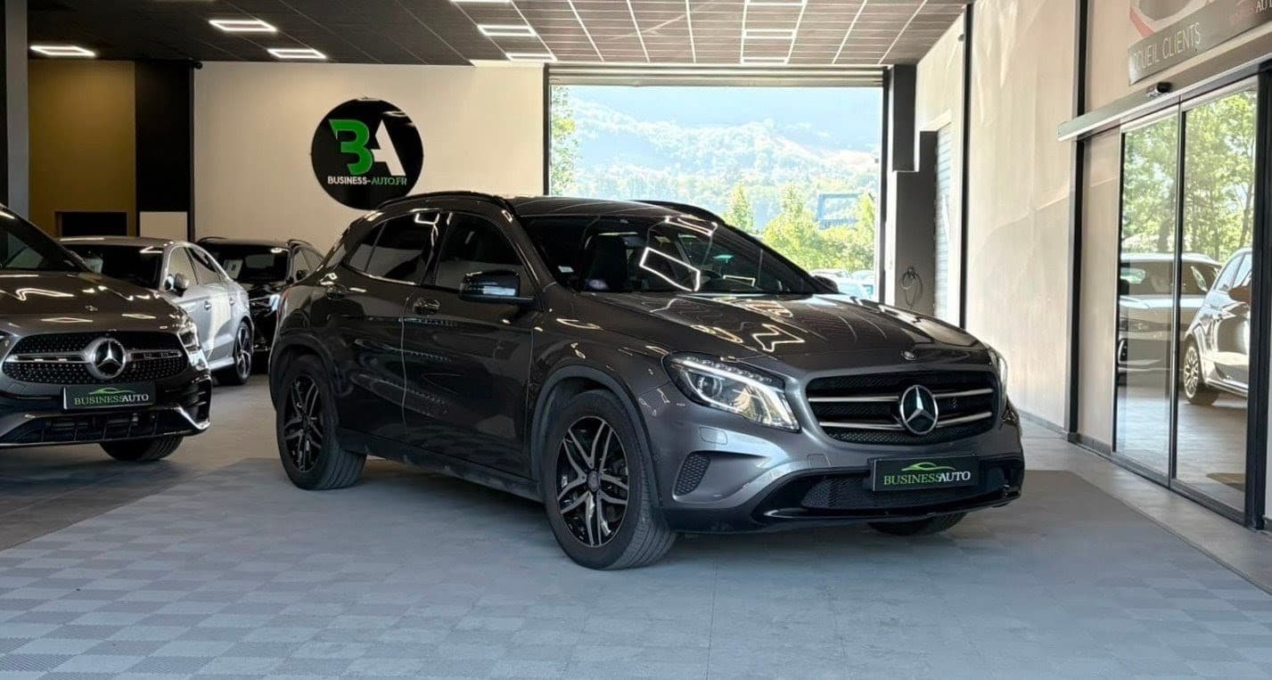 MERCEDES CLASSE GLA 250 4-Matic 211cv Sensation 7-G DCT / Camera / GPS / Crit'Air 1 — photo 2