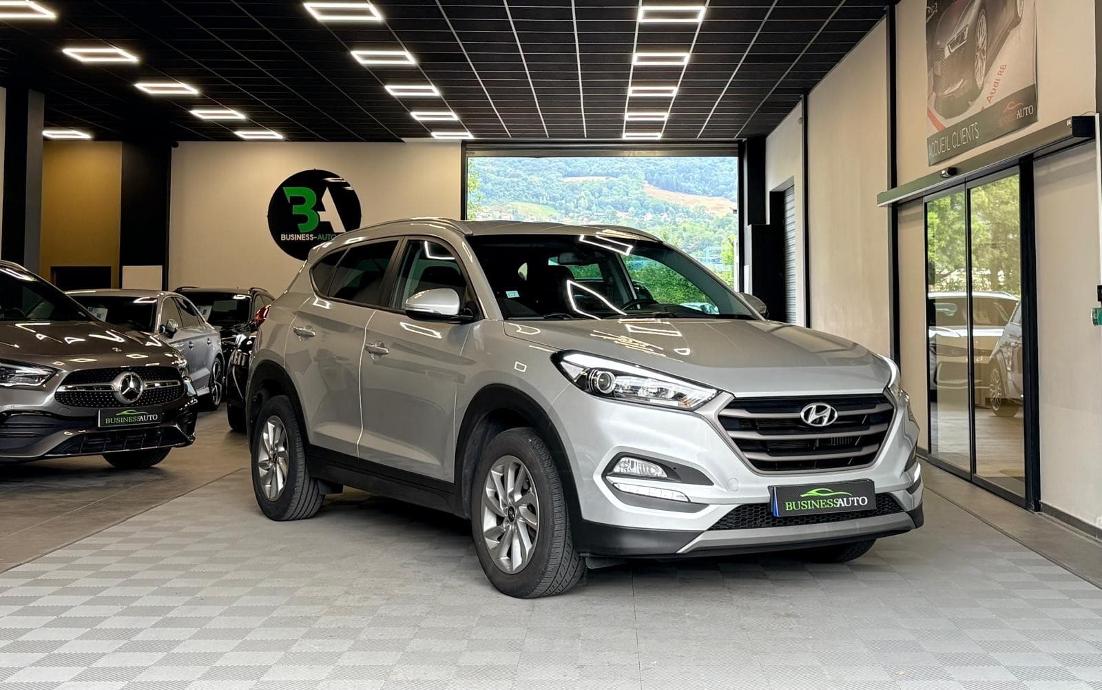 HYUNDAI TUCSON 1.7 CRDi 115cv Initia Plus / Camera / CarPlay / GPS — photo 2