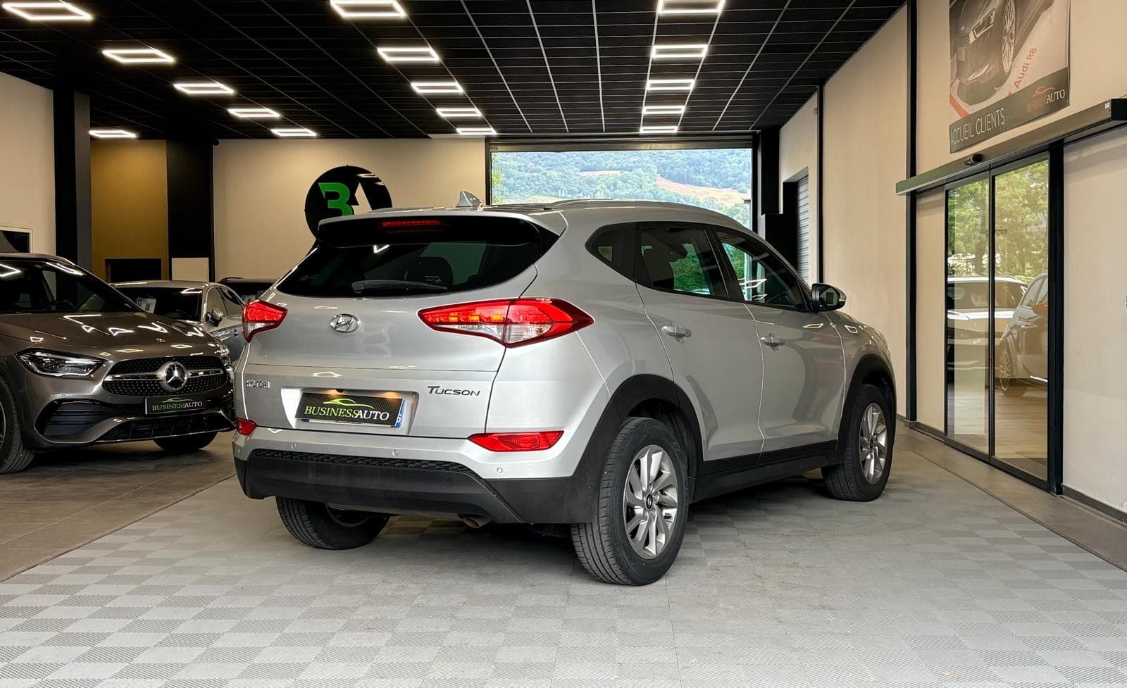 HYUNDAI TUCSON 1.7 CRDi 115cv Initia Plus / Camera / CarPlay / GPS — photo 9