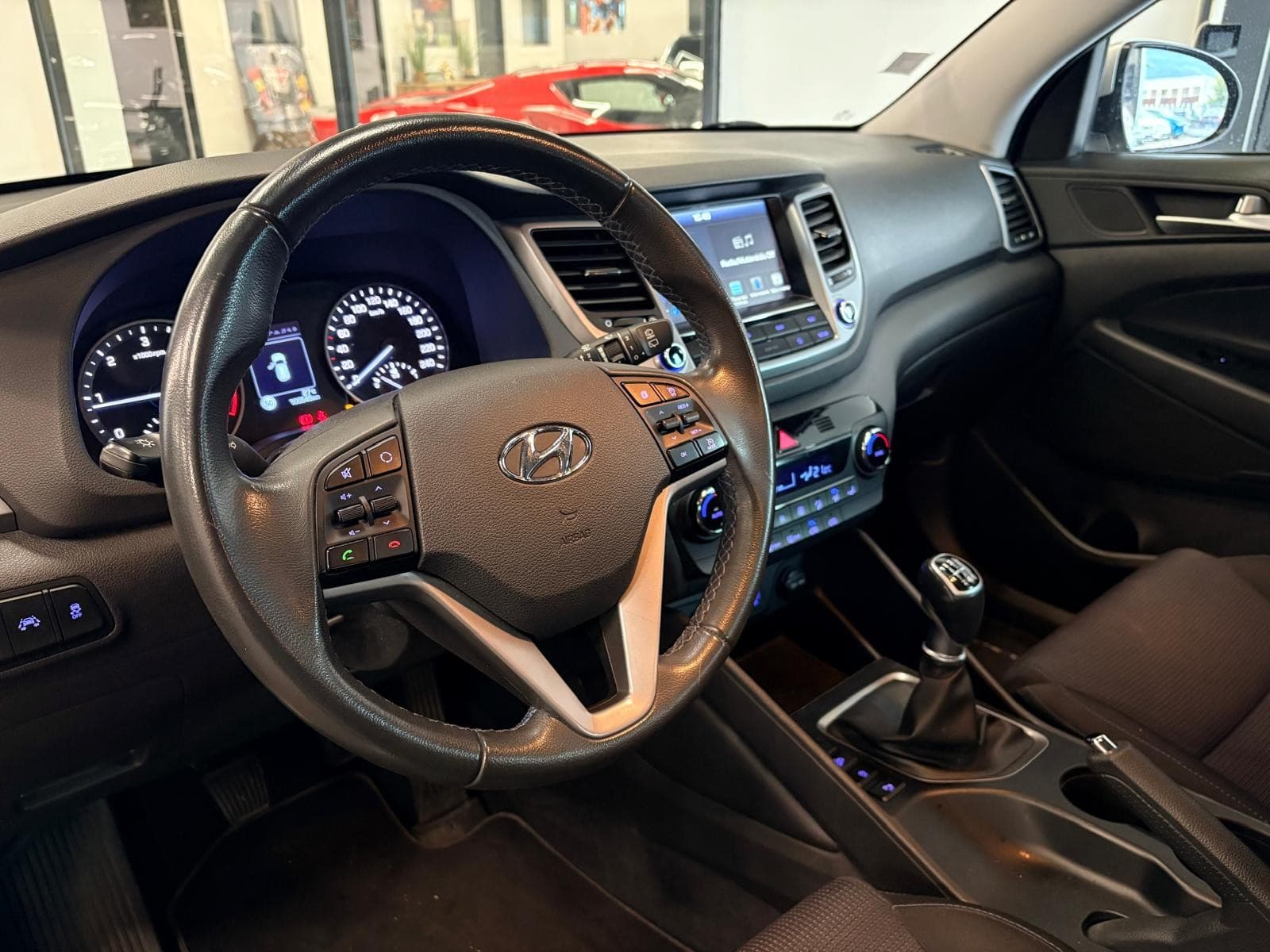 HYUNDAI TUCSON 1.7 CRDi 115cv Initia Plus / Camera / CarPlay / GPS — photo 6