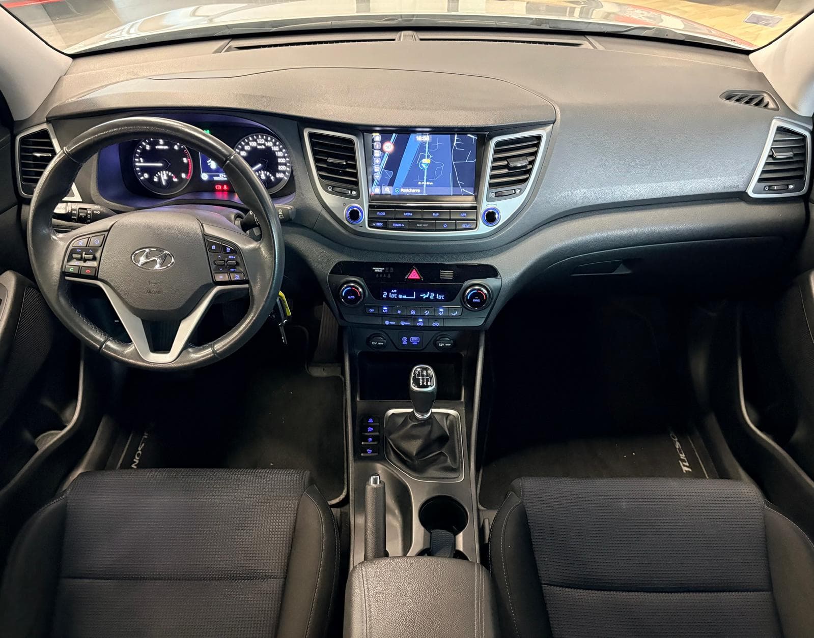 HYUNDAI TUCSON 1.7 CRDi 115cv Initia Plus / Camera / CarPlay / GPS — photo 3