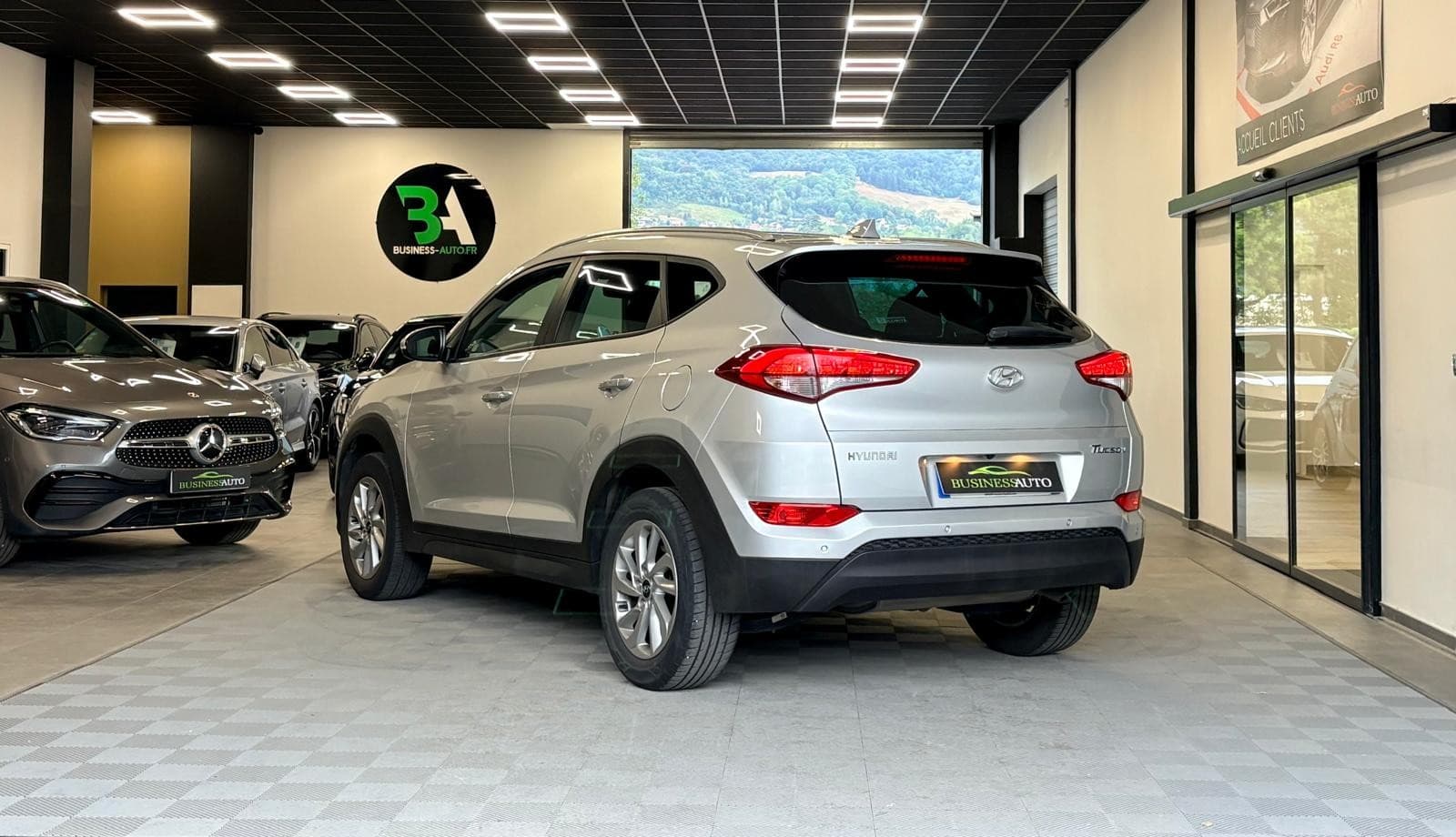 HYUNDAI TUCSON 1.7 CRDi 115cv Initia Plus / Camera / CarPlay / GPS — photo 10