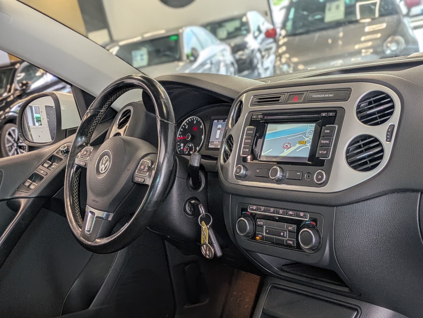 VOLKSWAGEN TIGUAN 2.0 TDI 110 FAP BlueMotion Technology Cup TOIT OUVRANT — photo 6