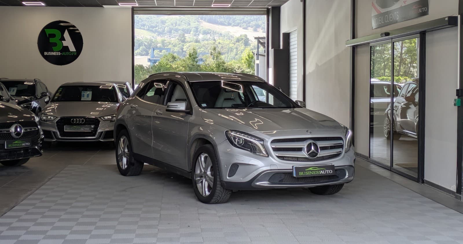 MERCEDES CLASSE GLA 200 d 4-Matic Sensation 7-G DCT A — photo 2