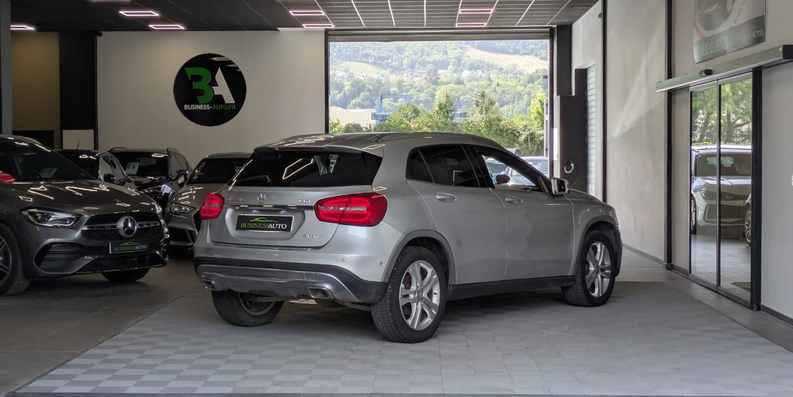 MERCEDES CLASSE GLA 200 d 4-Matic Sensation 7-G DCT A — photo 9