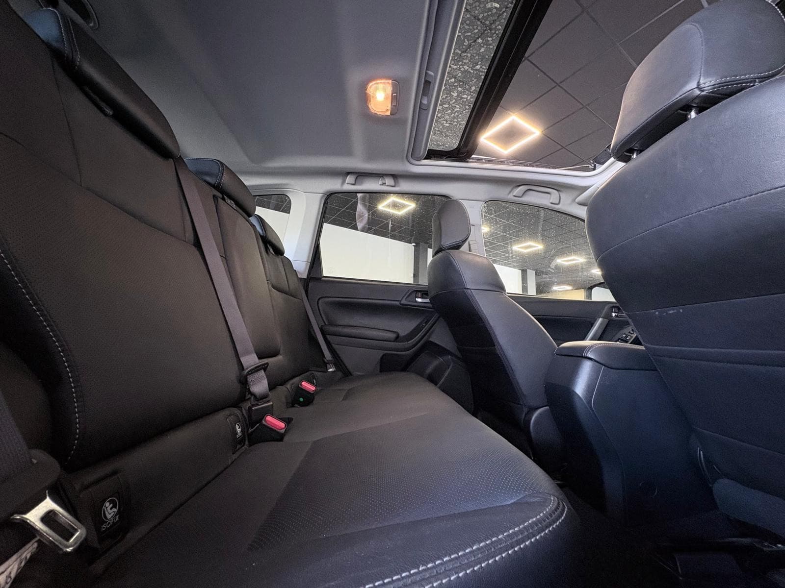 SUBARU FORESTER 2.0 150cv Premium LP Lineartronic BVA / 4x4 / GPS / Camera / Toit Ouvrant — photo 4