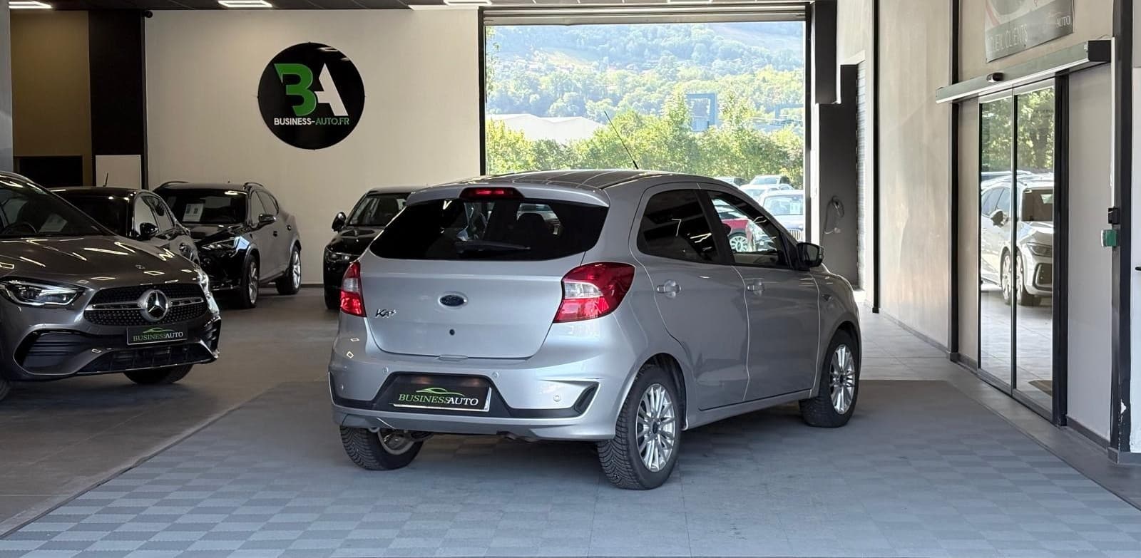 FORD KA 1.2 85cv S&S Ultimate / Ecran Tactile / Bluetooth / 5 Portes — photo 9