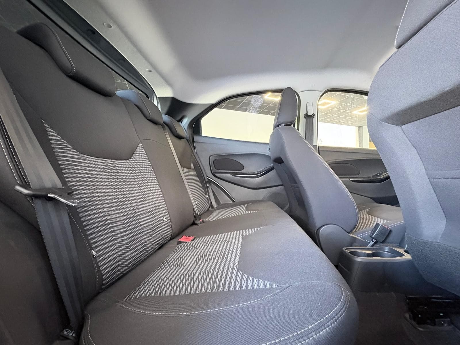 FORD KA 1.2 85cv S&S Ultimate / Ecran Tactile / Bluetooth / 5 Portes — photo 4
