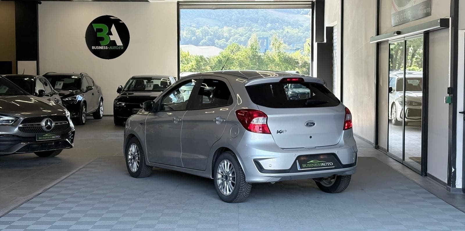 FORD KA 1.2 85cv S&S Ultimate / Ecran Tactile / Bluetooth / 5 Portes — photo 10