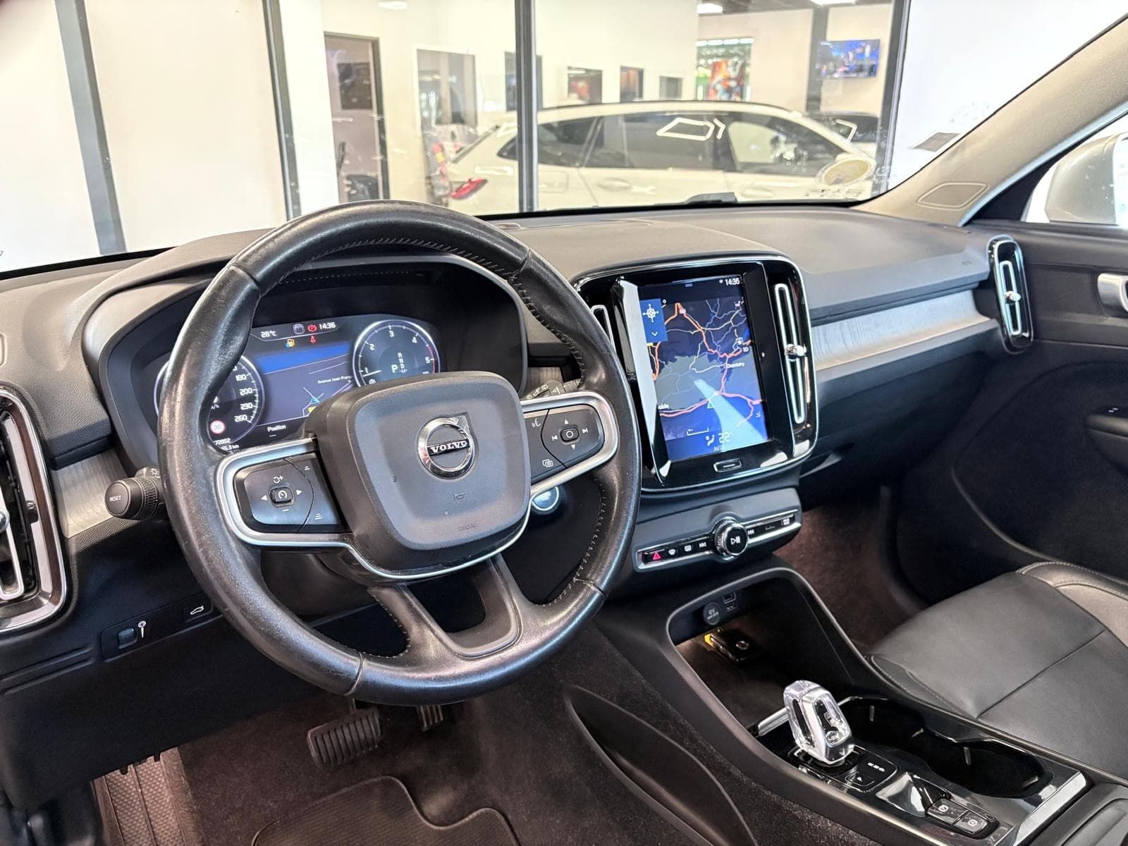 VOLVO XC40 D4 AWD AdBlue 190 ch Geartronic 8 Inscription — photo 6