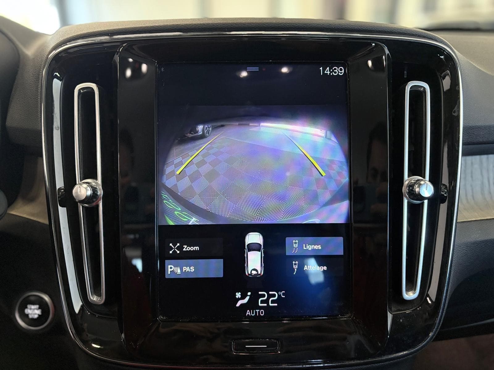VOLVO XC40 D4 AWD AdBlue 190 ch Geartronic 8 Inscription — photo 8