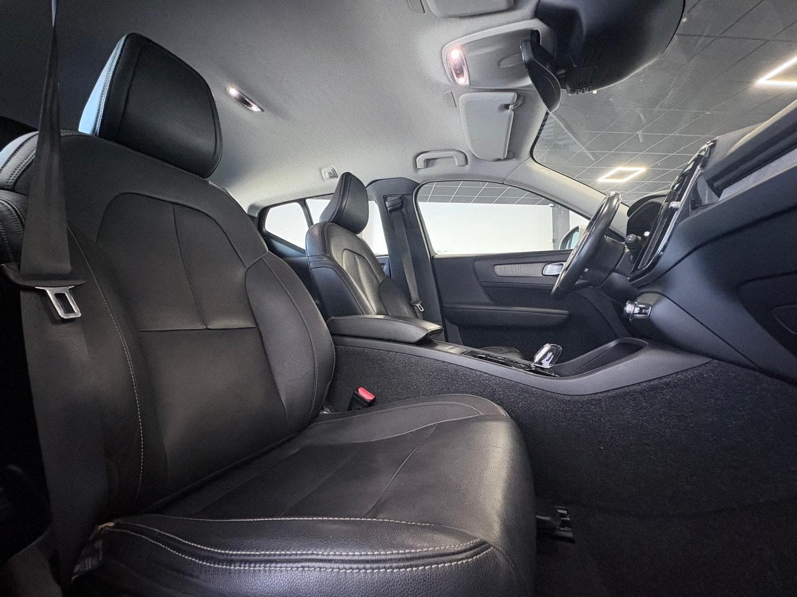 VOLVO XC40 D4 AWD AdBlue 190 ch Geartronic 8 Inscription — photo 5