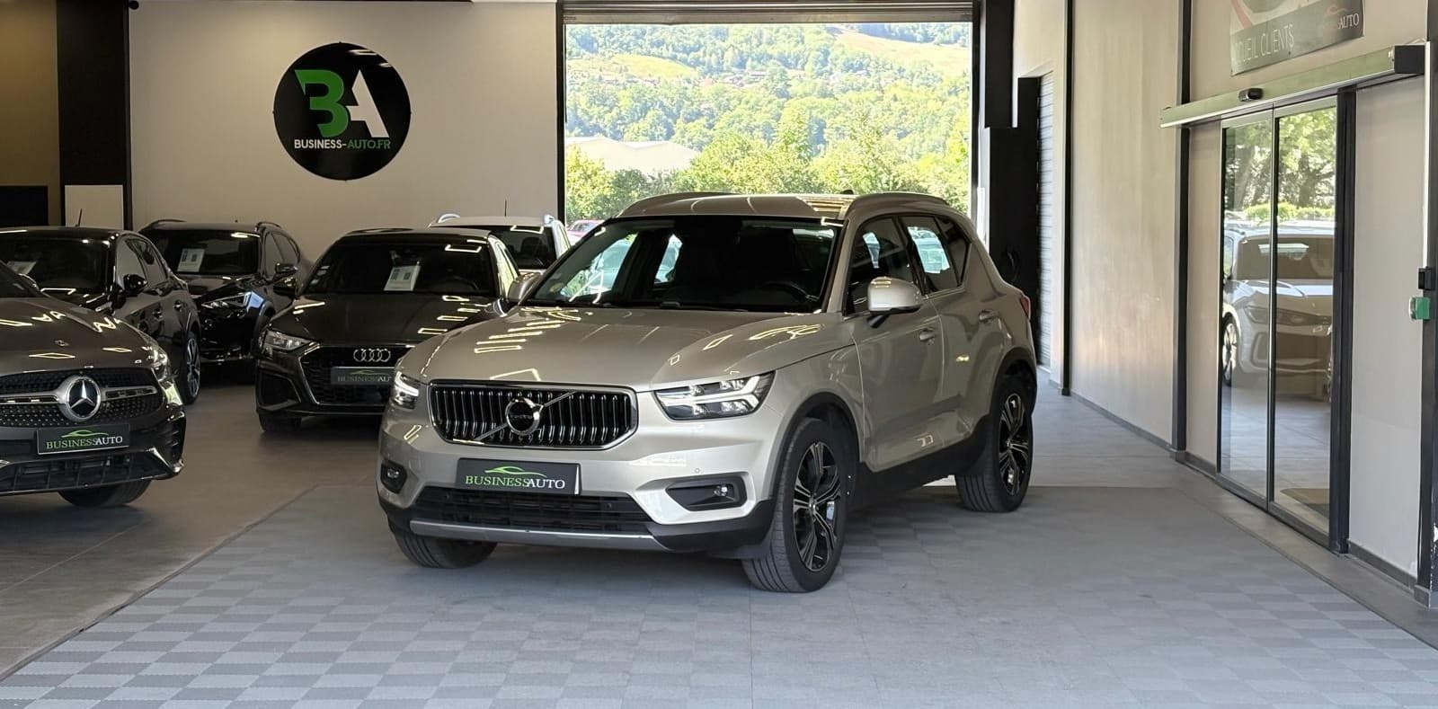 VOLVO XC40 D4 AWD AdBlue 190 ch Geartronic 8 Inscription — photo 1