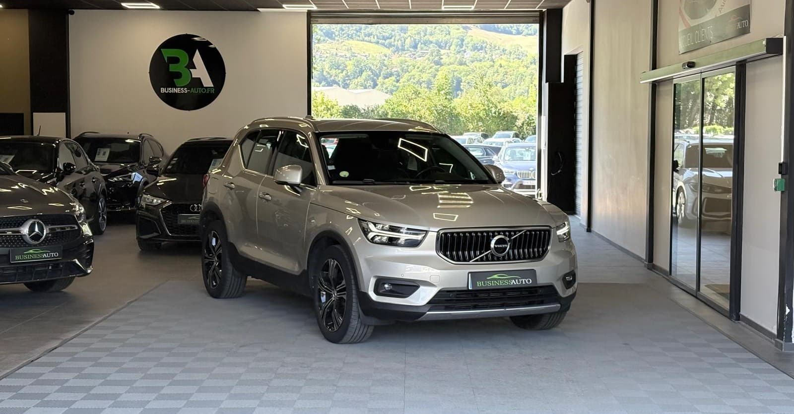 VOLVO XC40 D4 AWD AdBlue 190 ch Geartronic 8 Inscription — photo 2