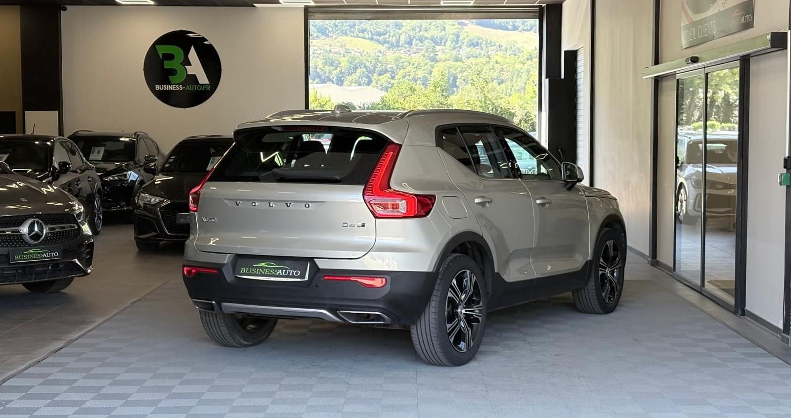 VOLVO XC40 D4 AWD AdBlue 190 ch Geartronic 8 Inscription — photo 9
