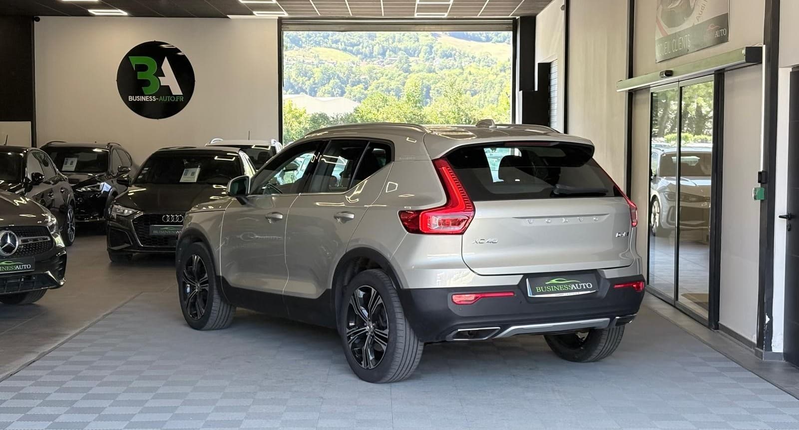 VOLVO XC40 D4 AWD AdBlue 190 ch Geartronic 8 Inscription — photo 10