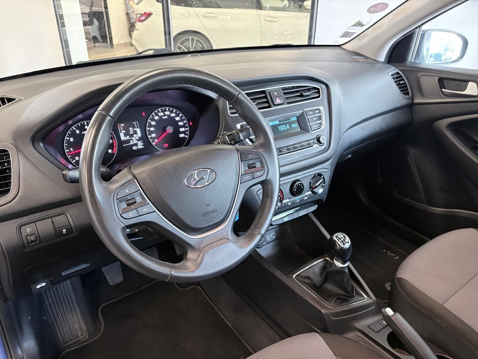 HYUNDAI I20 1.2 75 Initia — photo 5