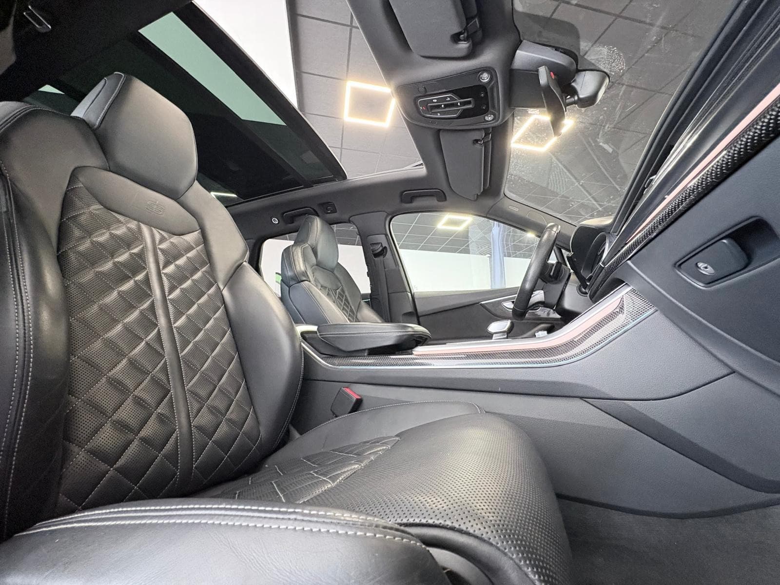 AUDI SQ7 4.0 TDI 435cv Tiptronic 8 Quattro 7 Places / Carbone / Toit Ouvrant / Bose / Sièges Ventilés / TVA — photo 4