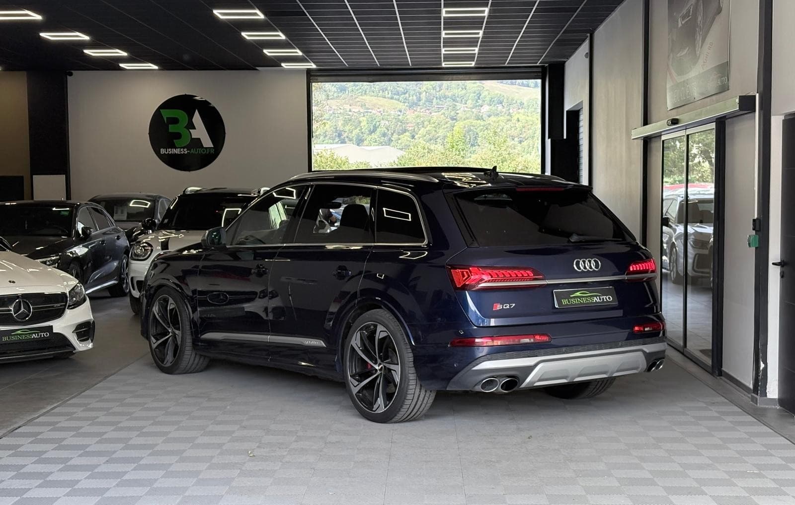 AUDI SQ7 4.0 TDI 435cv Tiptronic 8 Quattro 7 Places / Carbone / Toit Ouvrant / Bose / Sièges Ventilés / TVA — photo 9