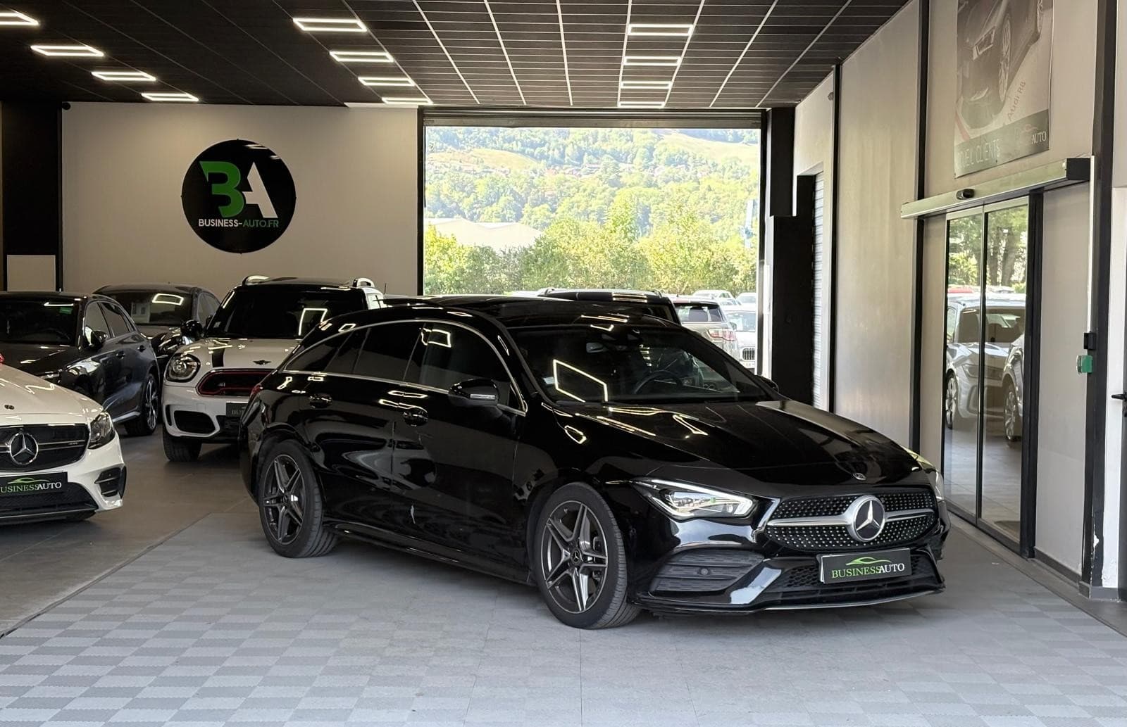 MERCEDES CLA SHOOTING BRAKE 200 163cv 7G-DCT AMG Line / Toit Ouvrant / GPS / Camera / CarPlay — photo 2