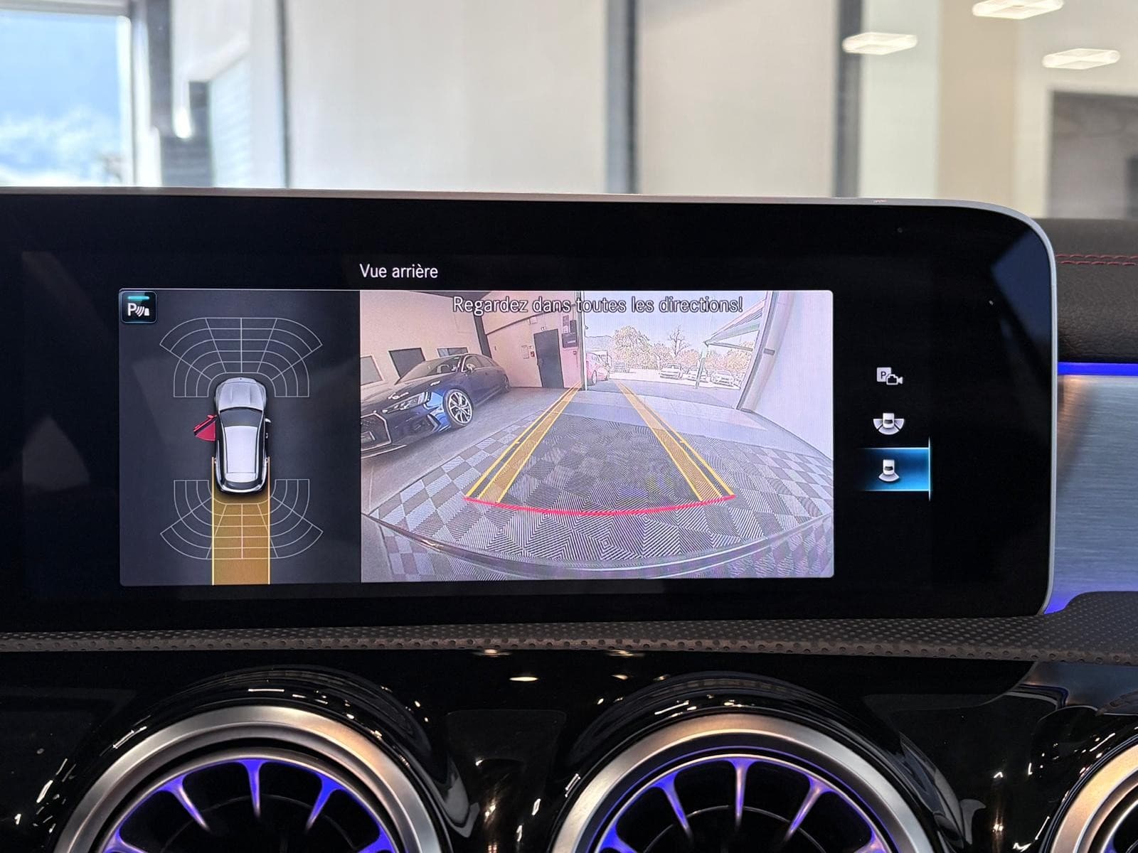 MERCEDES CLA SHOOTING BRAKE 200 163cv 7G-DCT AMG Line / Toit Ouvrant / GPS / Camera / CarPlay — photo 8