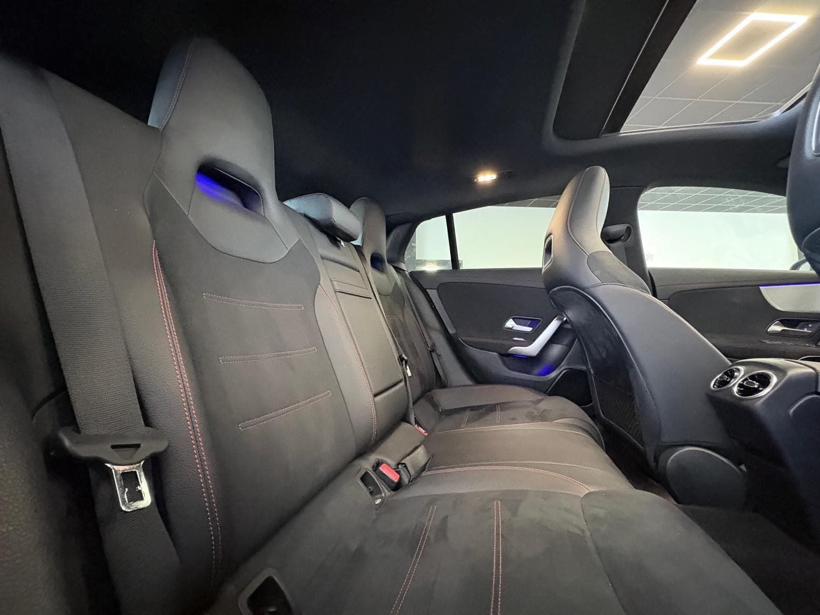 MERCEDES CLA SHOOTING BRAKE 200 163cv 7G-DCT AMG Line / Toit Ouvrant / GPS / Camera / CarPlay — photo 4