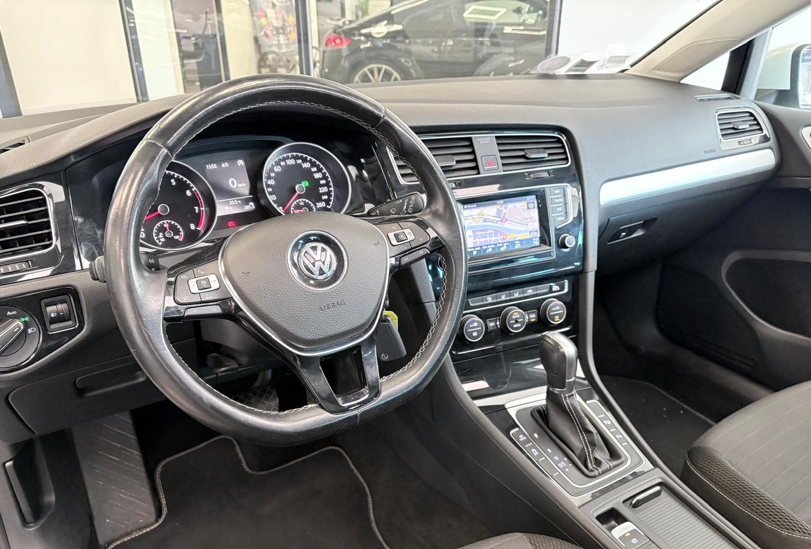 VOLKSWAGEN GOLF 1.4 TSI 122cv BMT Cup DSG7 / Toit Ouvrant / GPS / Camera — photo 6