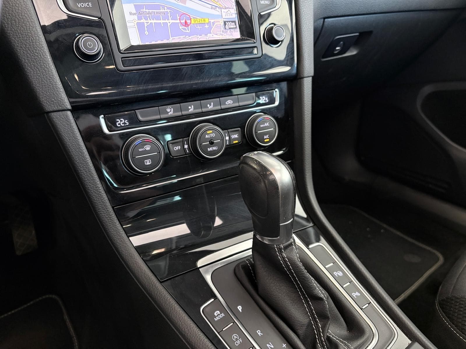 VOLKSWAGEN GOLF 1.4 TSI 122cv BMT Cup DSG7 / Toit Ouvrant / GPS / Camera — photo 7