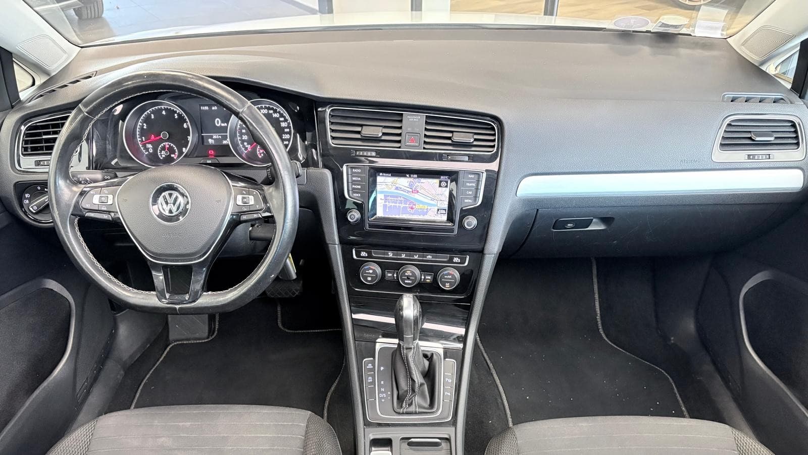 VOLKSWAGEN GOLF 1.4 TSI 122cv BMT Cup DSG7 / Toit Ouvrant / GPS / Camera — photo 3