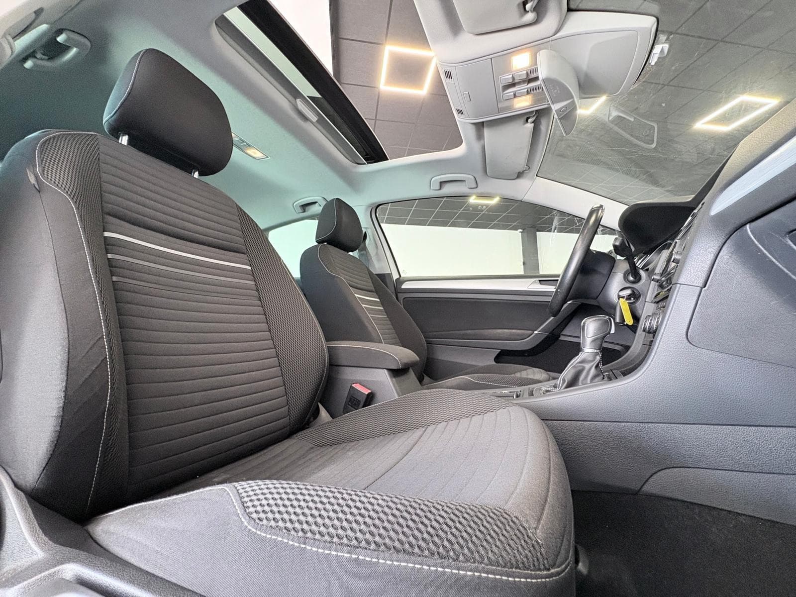 VOLKSWAGEN GOLF 1.4 TSI 122cv BMT Cup DSG7 / Toit Ouvrant / GPS / Camera — photo 5
