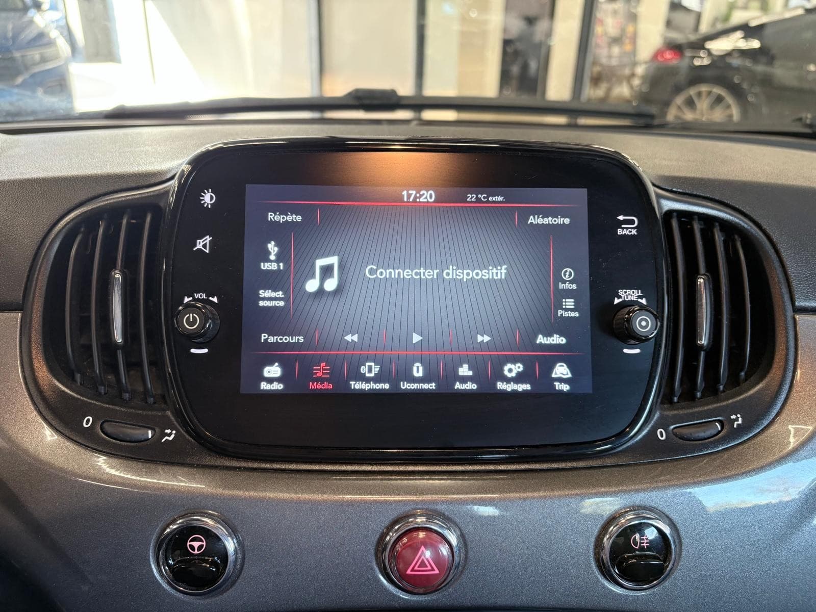 FIAT 500 SERIE 8 EURO 6D-TEMP 1.0 70cv Hybride BSG S/S / Toit Panoramique / Ecran Tactile / Crit'Air 1 — photo 11