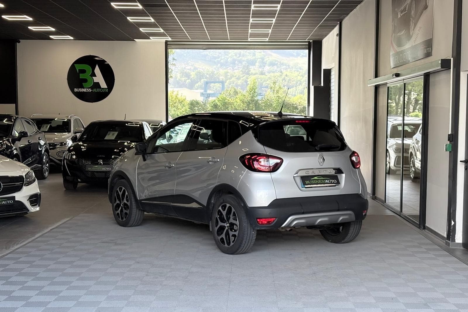 RENAULT CAPTUR TCe 120 Energy EDC Intens — photo 9