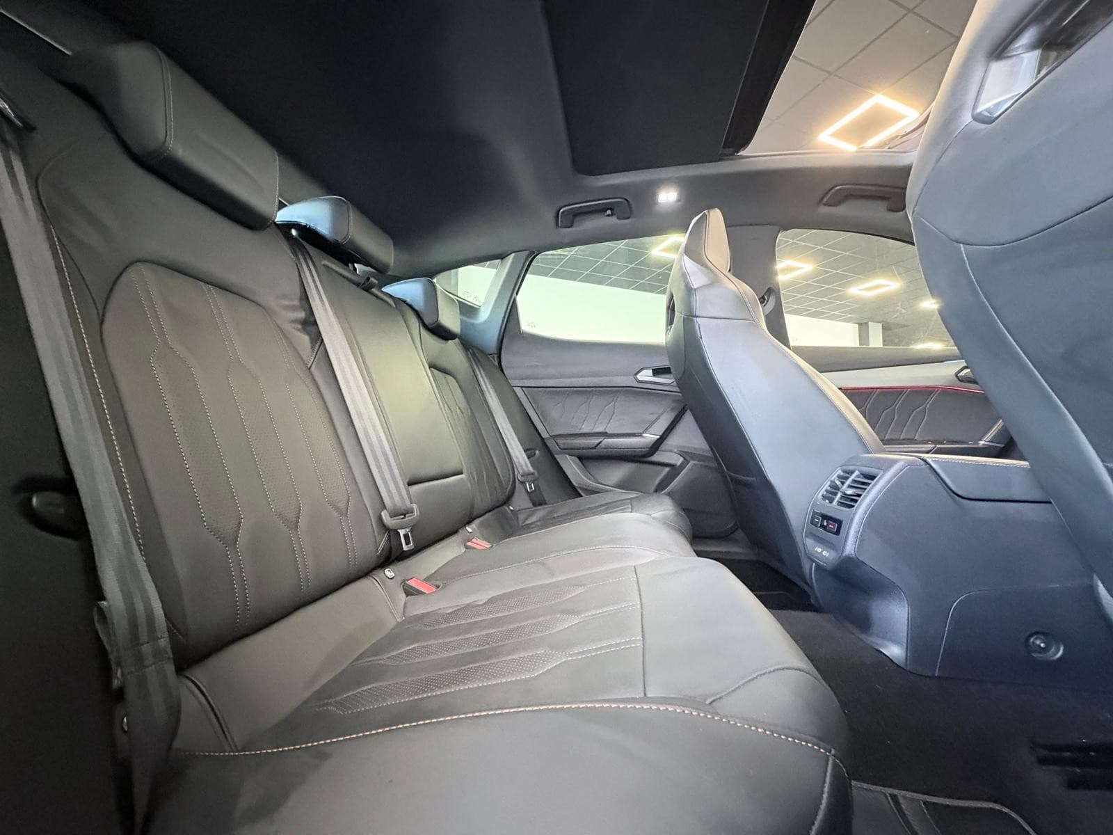 CUPRA FORMENTOR 1.4 e-HYBRID 245cv DSG6 VZ / Toit Ouvrant / CarPlay / Camera / Cupra Mode — photo 4