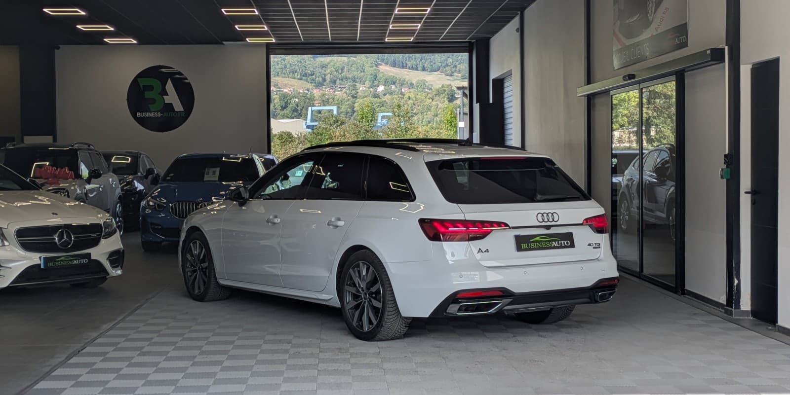 AUDI A4 40 TDI 204cv S tronic 7 Quattro Avus / Toit Ouvrant / B&O / CarPlay — photo 10