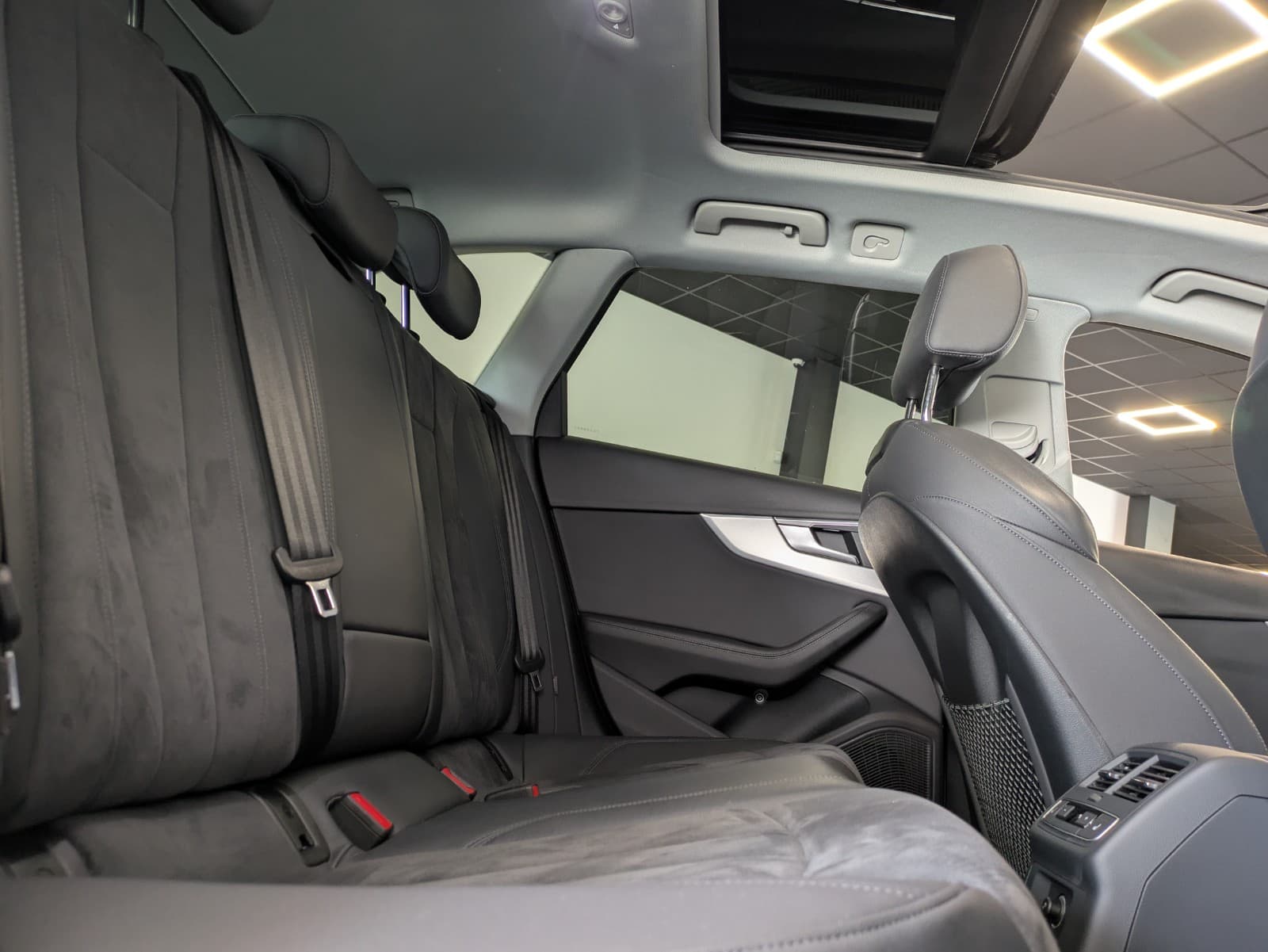 AUDI A4 40 TDI 204cv S tronic 7 Quattro Avus / Toit Ouvrant / B&O / CarPlay — photo 4