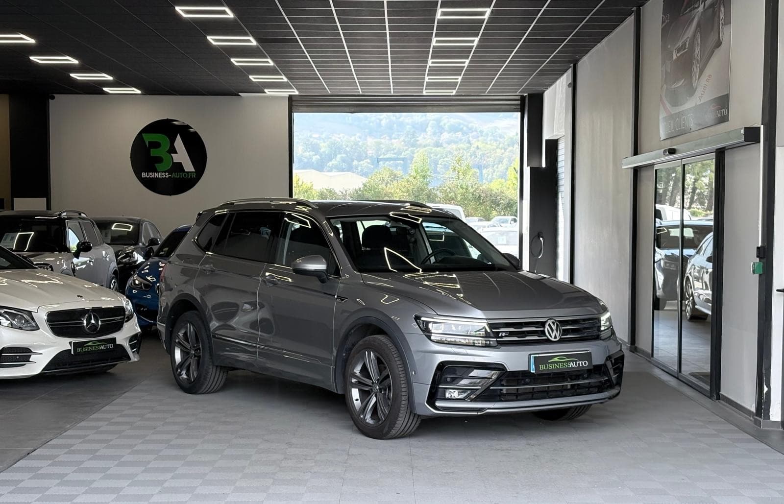 VOLKSWAGEN TIGUAN 2.0 TDI 150 DSG7 Carat — photo 2