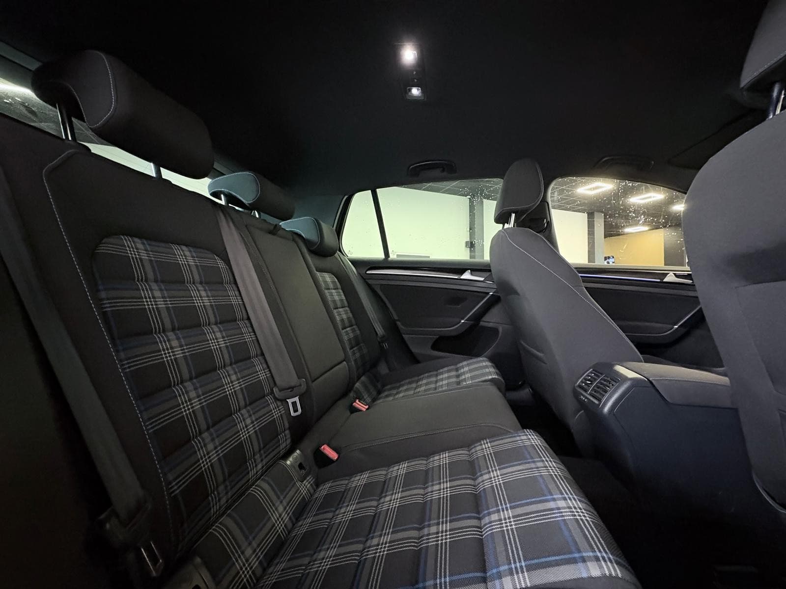 VOLKSWAGEN GOLF GTE TSI 204cv Hybride Rechargeable DSG6 / Camera / GPS / CarPlay — photo 4
